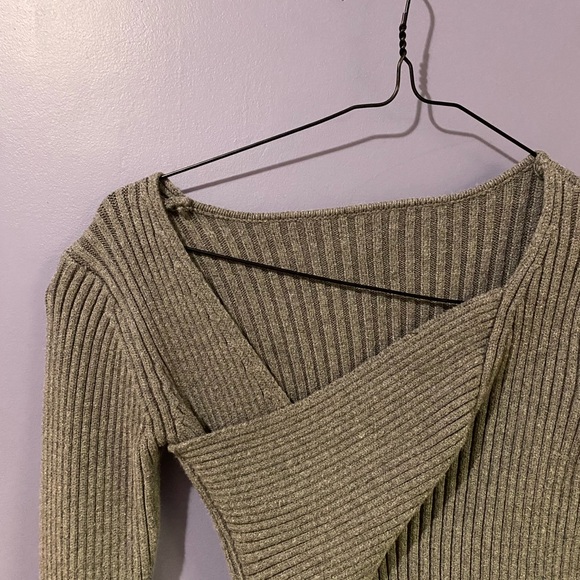 Elegant Style Long Sleeve Top - Picture 3 of 6